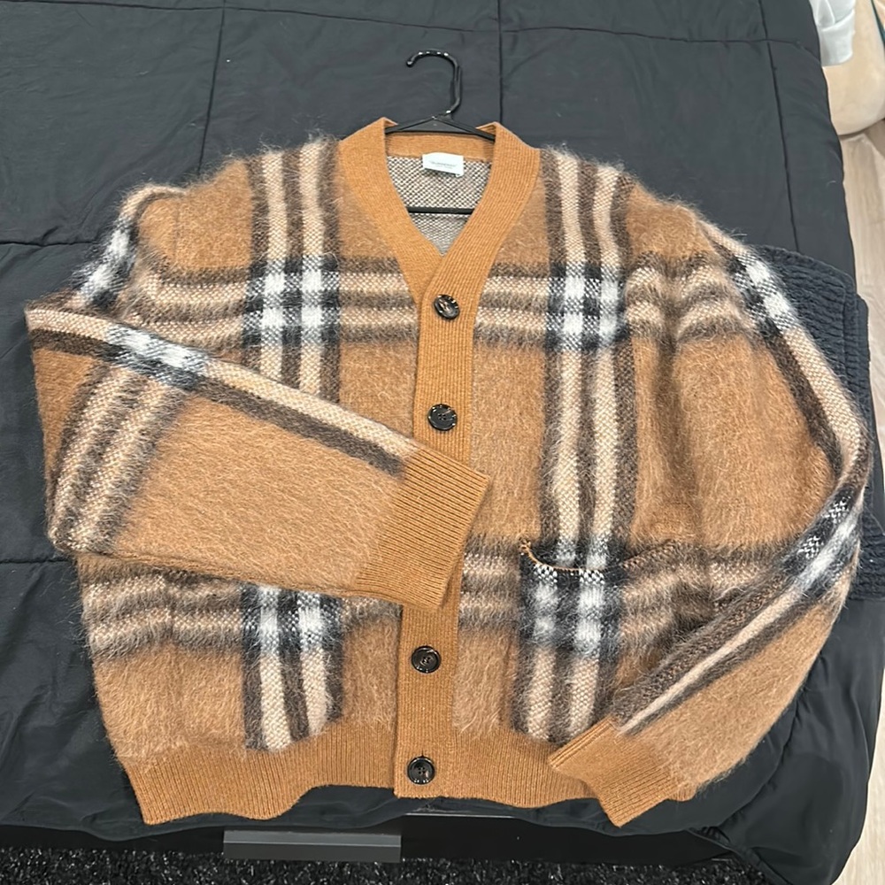 Burberry
Vintage Check button-up cardigan
